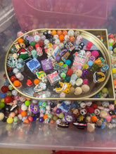 Load image into Gallery viewer, Bead scoop + 10 bonus focals
