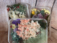 Load image into Gallery viewer, Dried flower bundle - Main glitter site 

